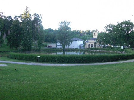 Parkbad vom Spielplatz aus