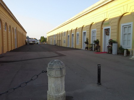 Ehemalige Stallungen: Markt und Gastronomie